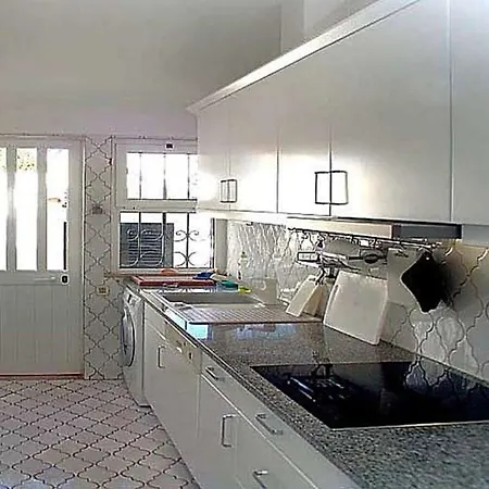 Villa Sleeps 4 Pool Air Con Wifi *